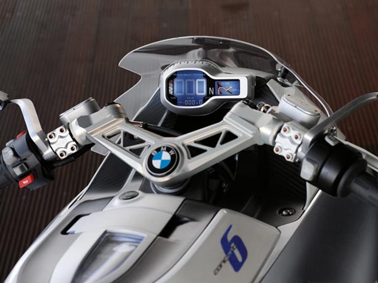Sehr futuristisch kommt BMWs neue Studie Concept 6 daher.
