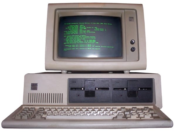 Gegen den Amiga 1000 wirkten die damaligen PC fast archaisch, zumal 1985 die Bedienung noch über DOS und Tastatur erfolgte.