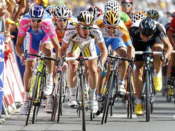 Spitzenmann: Mark Cavendish lässt der Konkurrenz in Bordeaux keine Chance und sprintet zu seinem insgesamt 14. Etappensieg bei der Tour.