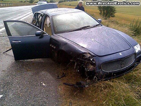 Aquaplaning führte zum Unfall dieses Maserati Quattroporte in Großbritannien.