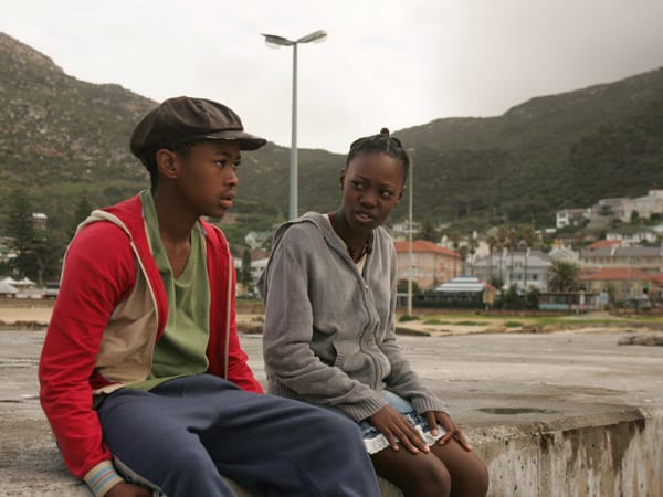 Als seine Mutter ihren Job verliert, lässt sie Themba (Junior Singo) und seine Schwester Nomtha (Anisa Mhlungula) bei ihrem arbeitslosen, trinkenden Freund Luthando im Dorf zurück. In Kapstadt versucht sie Geld für ihre Familie zu verdienen.