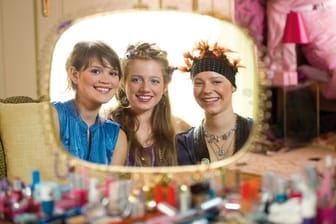 Noch sind Mila (Emilia Schüle), Kati (Henriette Nagel) und Hanna (Selina Shirin Müller) wunschlos glücklich, ...