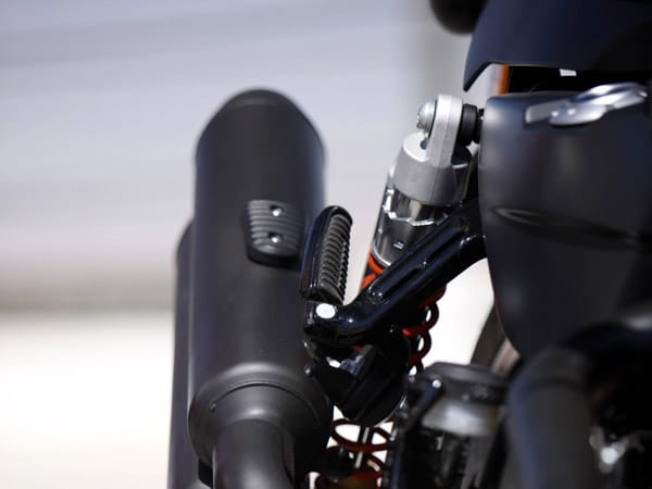 Auspuff: Charakterstark klingt der Sound der XR 1200 X. Die Höchstgeschwindigkeit des Bikes beträgt 200 km/h.
