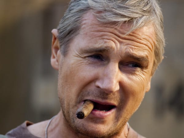 John Smith (Liam Neeson), genannt "Hannibal", ist ein genialer Stratege und hat nicht nur eine Zigarre, sondern auch immer den perfekten Plan in der Hinterhand. John Smith (Liam Neeson), genannt "Hannibal", ist ein genialer Stratege und hat nicht nur eine Zigarre, sondern auch immer den perfekten Plan in der Hinterhand.