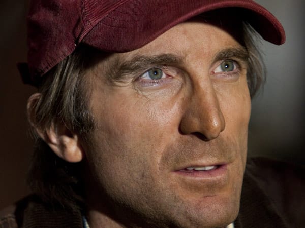 "Howling Mad" Murdock (Sharlto Copley) ist Pilot und fliegt alles, was sich in der Luft bewegt. Leider hat er nicht alle Tassen im Schrank, und das bringt besonders einen zur Weißglut.