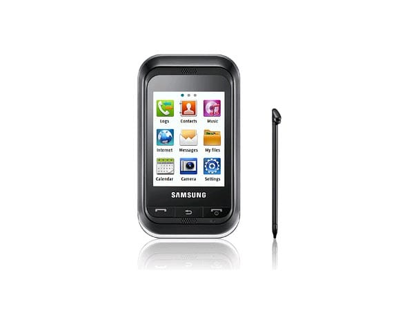 Leider setzt Samsung beim Display nur auf die resistive Technologie. Dabei erkennt das Handy Eingaben durch Druck und nicht - wie bei kapazitiven Touchscreens - durch winzige Ströme auf der menschlichen Haut. Daher wird das C3300 auch mit einem Stylus ausgeliefert, der die Bedienung vereinfachen soll.