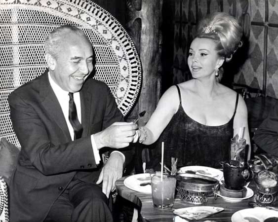 Die Hollywood-Diva 1964 mit ihrem vierten Ehemann Herbert Hunter.