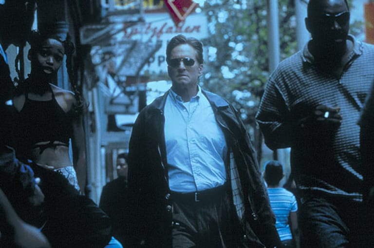 In Steven Soderberghs Drogenthriller "Traffic - Die Macht des Kartells" musste sich Michael Douglas als Schauspieler mit einem Thema auseinandersetzen, das ihn Jahre später selbst betroffen hat: Er erlebte, wie eines seiner Kinder im Drogensumpf versank.