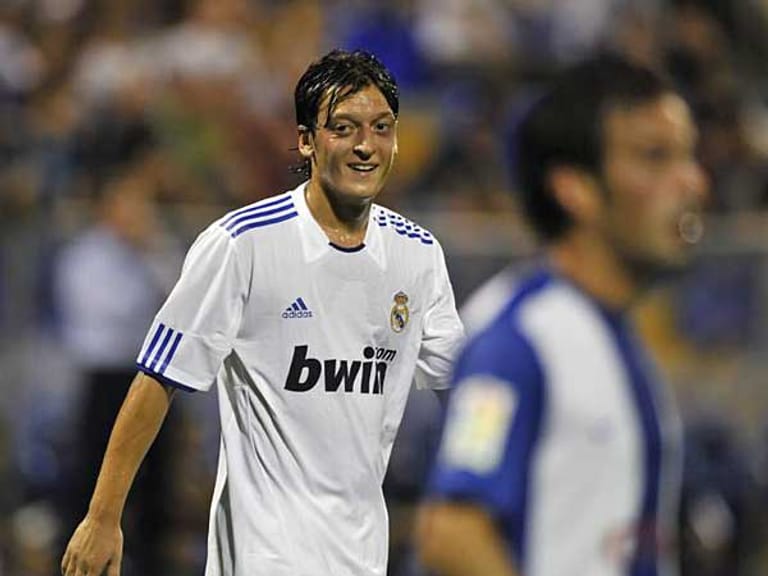 Mesut Özil spielte von 2010 bis 2013 für die Königlichen. In seinem zweiten Jahr führte der deutsche Nationalspieler, mit 17 Torvorlagen damals der beste Vorbereiter der Liga, die Madrilenen zur spanischen Meisterschaft.