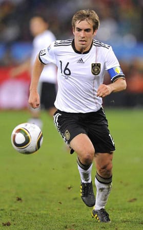 Philipp Lahm: Nach Ballacks Verletzung kurz vor der WM 2010 in Südafrika sprang der Münchner als Ersatz ein. Anschließend übernahm er die Binde hauptamtlich.