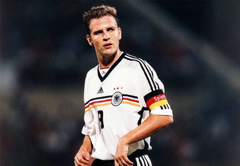 Oliver Bierhoff: Der heutige Manager der Nationalelf amtierte in einer der dunkelsten Phasen des deutschen Fußballs - von 1998 bis 2000. Zu seinen 22 Spielen als Kapitän gehören auch die verkorksten Auftritte bei der EM in Holland und Belgien.