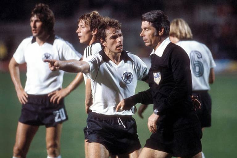 Bernard Dietz: Nach dem WM-Desaster 1978 rückte der Duisburger in der Hierarchie auf. "Enatz" kam auf 19 Einsätze als Spielführer, der Höhepunkt war das gewonnene EM-Finale 1980.