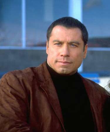John Travolta 2000: Im Film "Lucky Numbers" offenbart der Star seine Geheimrats-Ecken.