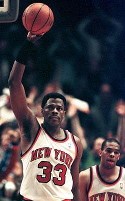 Patrick Ewing (1985 - 2002) war die Gallionsfigur der New York Knicks. Keiner sammelte bei den Knickerbockers mehr Punkte, Rebounds, Blocks und Steals. Ewing kam von der Georgetown University, die für ihre großartige Centerschule bekannt ist. '94 hatte Ewing die große Chance auf den Titel, scheiterte aber in sieben Spielen an den Houston Rockets. So bleibt der Center und Mitglied des Dreamteams im Kreise der Superstars, die nie eine Meisterschaft gewannen.