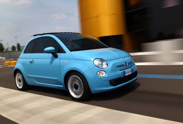 Für Fiat hat sich das Comeback des legendären Fiat 500 gelohnt. Seit 2007 gibt den Retro-Fiat. Bei Für Fiat hat sich das Comeback des legendären Fiat 500 gelohnt. Seit 2007 gibt es den Retro-Fiat. Bei 11.300 Euro startet die Preisliste für den nur 3,50 Meter langen Kleinwagen.