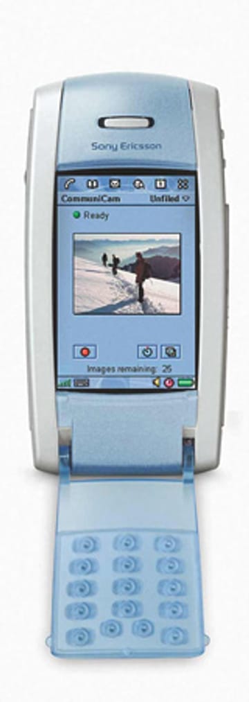 Zwei Jahre später war die Handy-Sparte von Ericsson bereits mit Sony verbandelt. Gemeinsam entwickelten die Hersteller mit dem P800 das erste Handy mit Farb-Touchscreen.