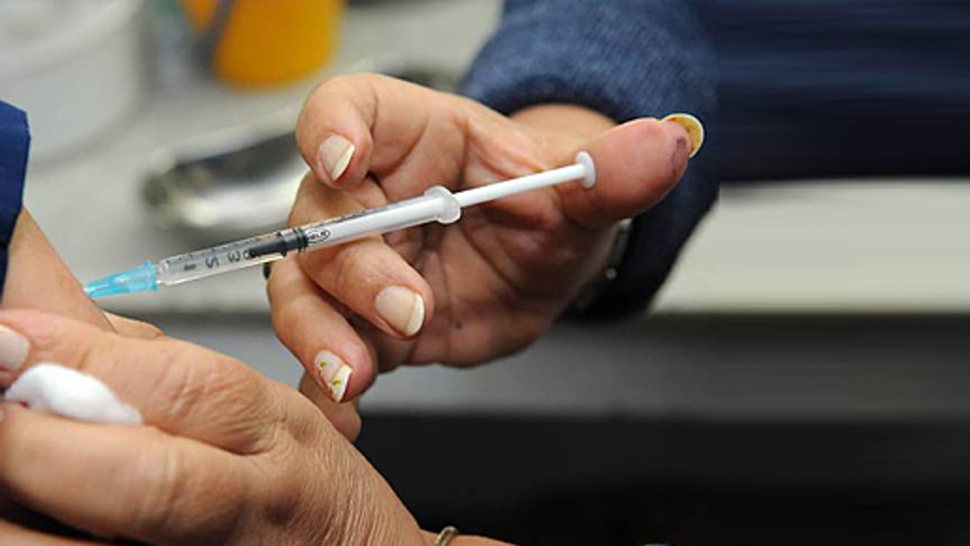 Grippe: Mediziner raten, sich rechtzeitig gegen Grippe impfen zu lassen.