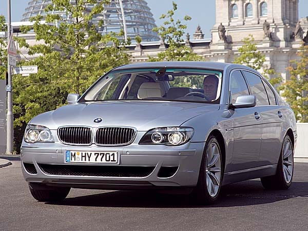 BMW 7er: Die 7er Limousine ist unter Autoknackern ein beliebtes Modell. Vor allem die Varianten mit V8-Motor. Von 1000 Modellen mit Kaskoversicherung wurden 2009 in Deutschland sieben gestohlen.