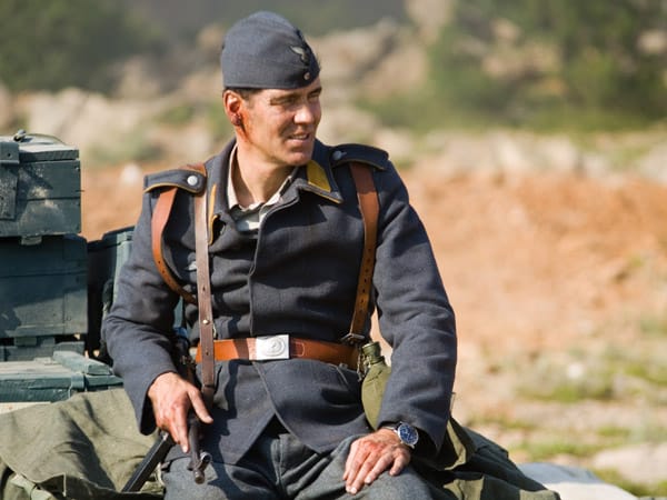 Kreta 1943: der deutsche Soldat Max Schmeling (Henry Maske) bekommt den Auftrag, einen englischen Kriegsgefangenen zu überführen. Während des langen Marsches erzählt Schmeling von seinem Leben als Boxer.