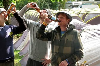 Oktoberfest in München: Saufende Touristen auf dem Campingplatz