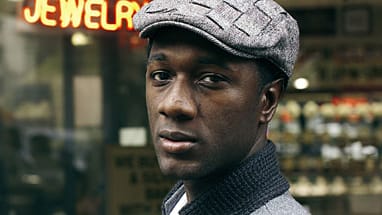 Aloe Blacc startet mit "I Need A Dollar" durch.