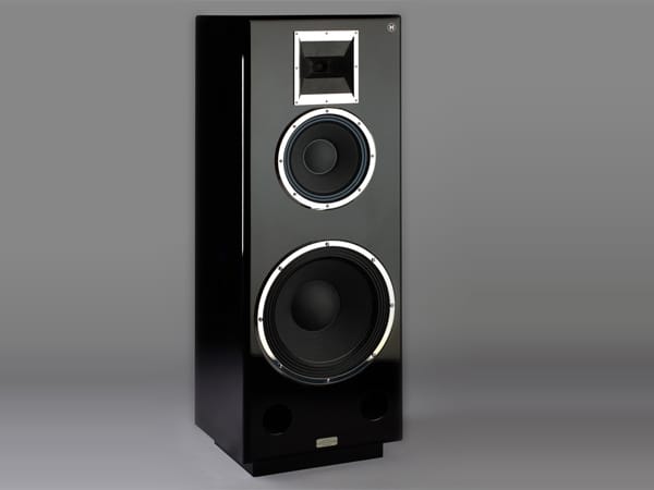 Die Lautsprecherboxen M1 von Daniel Hertz sind die teuersten Komponenten in der Hifi-Anlage von Dmitri Medwedew. Das Paar kostet 55000 Euro. Hergestellt werden diese Lautsprecher in einer Pianofabrik bei Prag.