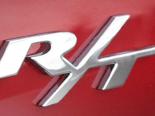 Das Topmodell Charger R/T wird mit Allradantrieb angeboten, zudem hat der V8 als Spritsparmaßnahme eine Zylinderabschaltung.