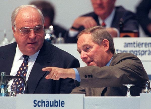 Zwischenzeitlich wird Schäuble sogar als möglicher Nachfolger von Kanzler Helmut Kohl gehandelt
