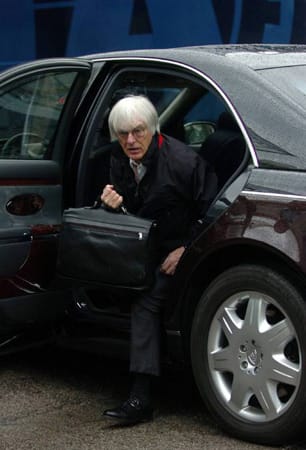 Geschäftsmann Ecclestone lässt sich gerne mondän im Maybach chauffieren. Der 80-Jährige betont aber: "Luxus bedeutet mir nichts."