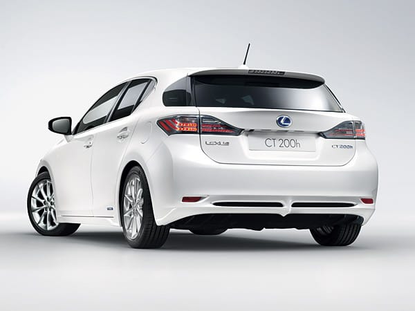Auto-Neuheiten 2011: Lexus CT 200 h - mit einem Hybridmodell will Lexus 2011 die Kompaktklasse elektrisieren.