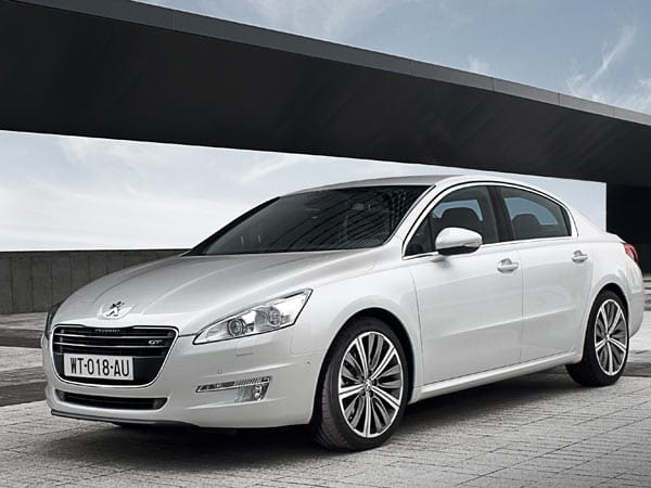 Auto-Neuheiten 2011: Peugeot will mit neuem Design in der Mittelklasse angreifen. Der Peugeot 508 kommt als Limousine und Kombi.