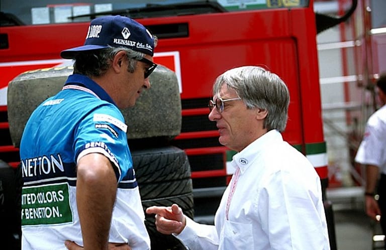 Flavio Briatore (links), erst Benetton-Erfolgsteamchef, dann in Frührente und schließlich mit Renault wieder zurück in der Formel 1, galt als möglicher Nachfolger des Grand-Prix-Zampanos. Die beiden besitzen auch Anteile am Londoner Fußballklub Queens Park Rangers.
