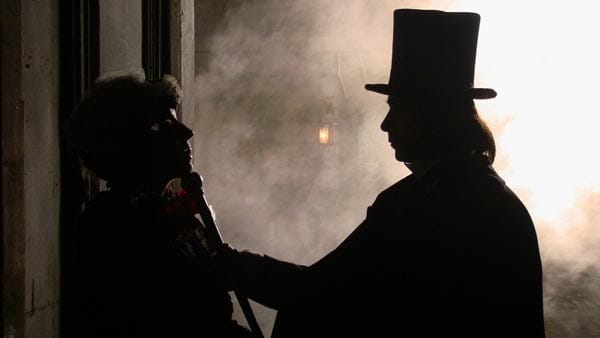 Von Sonntag auf Montag ab 2.00 Uhr präsentiert das ZDF unter dem Titel "Terra XXL: Die lange Mordnacht" drei höchst spannende Reportagen. Zunächst wird mit forensischen Methoden versucht, der Identität von Jack the Ripper auf die Spur zu kommen. In "Die Vampirprinzessin" werden die wahren Grundlagen von Bram Stokers "Dracula" erforscht, und schließlich geht es um die Verschwörungstheorie, auf der Dan Browns Roman "Sakrileg" basiert.