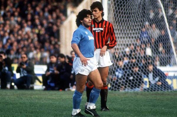 1984 wechselt Maradona für die Rekordsumme von umgerechnet 12 Millionen Euro in die Serie A zum SSC Neapel.