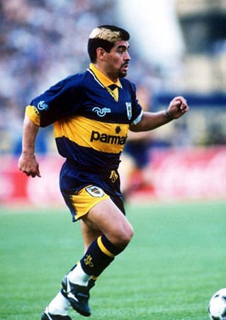 1995 kehrt Maradona noch einmal für 31 Spiele zu seinem Herzensklub Boca Juniors zurück, ehe er am 30. Oktober 1997 seine aktive Karriere endgültig beendet.