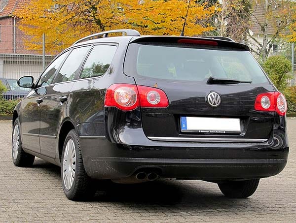 Ende Oktober stößt die Polizei auf eine heiße Spur: Die Ermittler sind sich sicher, dass Mircos Entführer mit einem Kombi des Typs VW-Passat unterwegs war.