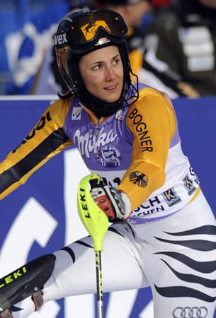 Nina Perner ist Spezialistin im Slalom und Riesenslalom und fährt für den Skiclub Rheinbrüder Karlsruhe. Ihr größter nationaler Erfolg war 2010 der Gewinn der Deutschen Meisterschaft im Slalom. Auch im Weltcup sammelte sie bereits ihre ersten Punkte.