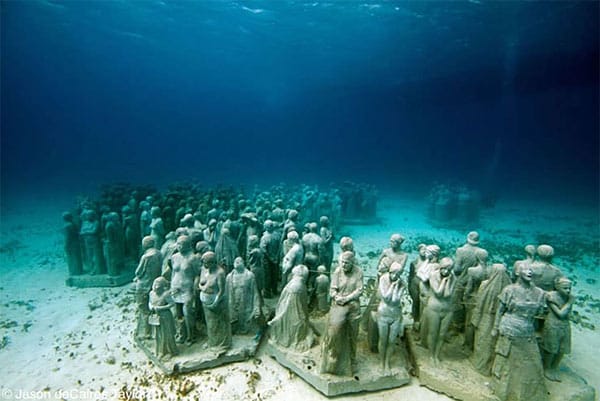 Steinskulturen in der Unterwasserwelt vor der Küste Mexikos.