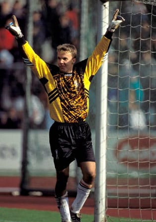 Robert Enkes Profi-Karriere begann 1985 beim FC Carl Zeiss Jena. 1995 schaffte er den Sprung in den Profikader der 2. Bundesliga.