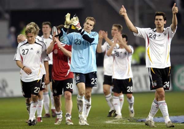Nach der EM 2008 und dem Rücktritt von Jens Lehmann wurde Robert Enke Stammtorhüter der DFB-Auswahl. Sein erstes Länderspiel bestritt er 2007 gegen Dänemark.