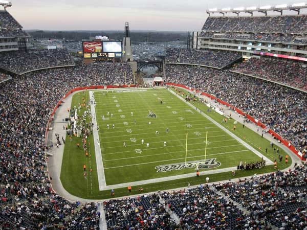 Im Foxborough-Stadion sind die New England Patriots zu Hause, eines der erfolgreichsten Football-Teams des vergangenen Jahre. Dem Eigner Robert Kraft gehört auch der Fußballklub New England Revolution aus der Major League Soccer MLS.