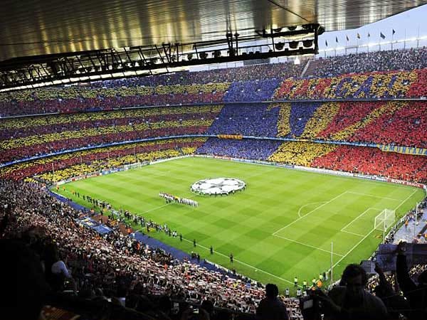 Auch die Heimat des FC Barcelona gehört zu den außergewöhnlichsten Stadien der Welt. Im Camp Nou wurde Fußballgeschichte geschrieben, so bei der unglücklichen Finalniederlage des FC Bayern in der Champions League gegen Manchester United 1999.