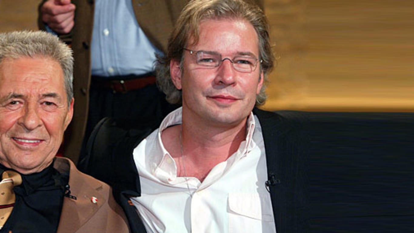 Regisseur Leander Haußmann (re.) trauert um seinen toten Vater Ezard.