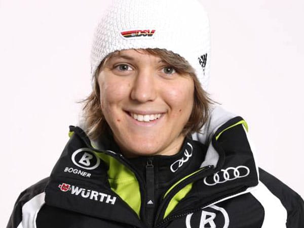 Monica Hübner startet in allen Disziplinen. Die 20-Jährige aus Garmisch sammelte im ersten Slalom der Saison 2010/2011 ihre ersten Weltcup-Punkte.