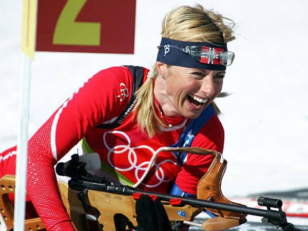 Die Norwegerin Gunn Margit Andreassen zeigte sich 2006 in San Sicario (Italien) sehr treffsicher. Auch am Stehstand fielen die Scheiben – leider waren es die falschen. Die damals 32-Jährige zielte im 15-Kilometer-Rennen versehentlich auf die Scheiben des Nachbarstandes und fiel mit fünf Strafminuten auf den 61. Platz zurück.