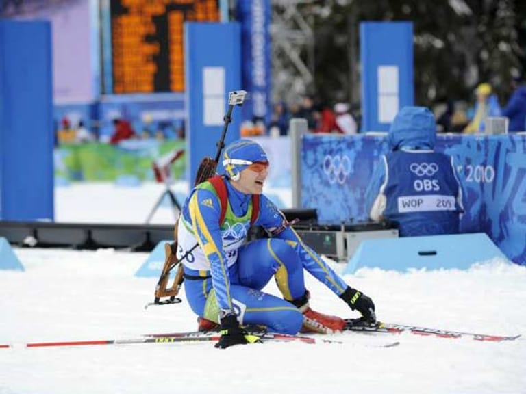 Konnte es im Ziel immer noch nicht fassen: Die schwedische Biathlon-Königin Anna-Carin Olofsson wurde zu Beginn des Zehn-Kilometer-Jagdrennens 15 Sekunden zu lange in der Startbox festgehalten. Auch Simone Hauswald und die Ukrainerin Vita Semerenko starteten zu spät. Zwar bekamen die drei Athletinnen am Ende einen Zeitbonus zugesprochen, dennoch fühlten sich vor allem die Schweden um eine Medaille betrogen.