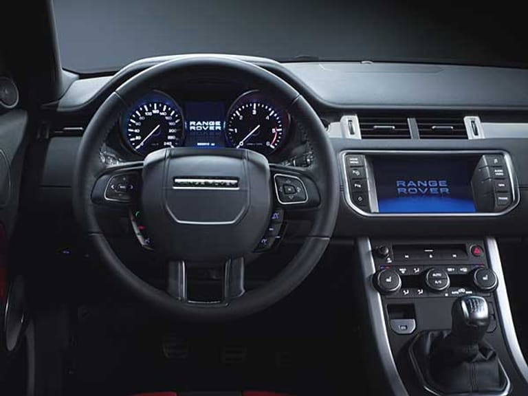 Angeboten wird der Range Rover Evoque mit Frontantrieb und Allrad.