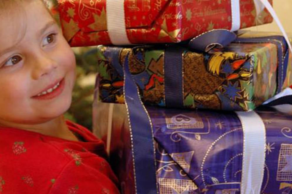 Weihnachten: Zuviele Geschenke können Kinder überfordern.