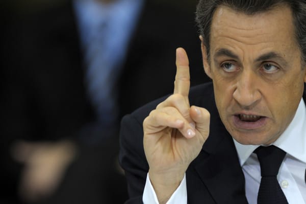 Unverhohlene und abschätzige Bemerkungen finden sich auch über Staats- und Regierungschefs anderer Länder. Über Frankreichs Präsident Nicolas Sarkozy heißt es, er gelte unter US-Botschaftern als "empfindlich und autoritär", berichten Medien wie "Spiegel" und "New York Times". Gegenüber seinen Mitarbeitern bescheinigen ihm die Diplomaten ein teils schroffes Verhalten.