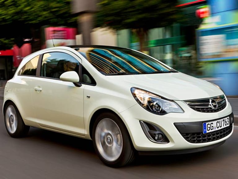 Auto-Neuheiten 2011: Opel frischt seinen Kleinwagen auf - der Corsa kommt mit neuer Front und modifiziertem Innenraum.